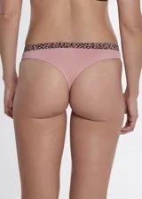 Pack de dos bombachas tipo vedettina de microfibra sin costuras. Una prenda es de color rosado y la otra de color azul, ambas con una banda elástica superior con estampado animal print.