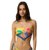 Top de bikini tipo bandeau de Rip Curl, con diseño estampado de flores tropicales en tonos amarillos, naranjas y fucsias, con terminación en punta.