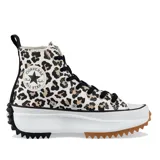 Championes de caña alta Converse Run Star Hike con estampado animal print en tonos beige y negro.