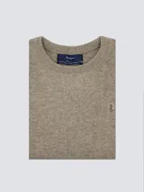 Sweater color verde musgo de lana con cuello redondo y logo bordado en el frente.