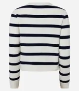 Cardigan de punto con diseño rayado horizontal en color blanco y rojo. Presenta escote redondo, manga larga, cierre frontal con botones dorados y bolsillos delanteros discretos. Posee una caída estructurada y acabado sofisticado.