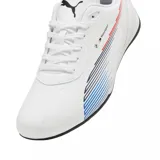 Championes Puma modelo BMW Motorsport Neo Cat 2.0, de diseño aerodinámico en color negro con detalles gráficos en rojo y azul. Presenta cierre de cordones y suela blanca de perfil bajo.