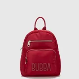 Mochila urbana de diseño compacto en color rojo, confeccionada en material sintético resistente. Presenta un compartimento principal con cierre, un bolsillo frontal con cierre y el logo de la marca en relieve en la parte inferior. Incluye asa superior y correas ajustables.