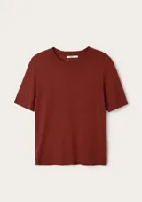 Blusa de punto de manga corta con cuello redondo, confeccionada en tejido liso de color bordeaux.