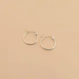 Aros tipo argolla de plata 925, de 14mm de diámetro y 1.2mm de ancho.