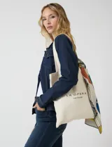 Pashmina cuadrada de seda y cashmere con estampado multicolor de motivos náuticos y geométricos.