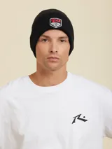 Gorro de lana negro con logo de la marca bordado en el frente.