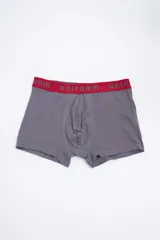 Boxer gris de algodón con elástico rojo en la cintura con la inscripción "UNIFORM".