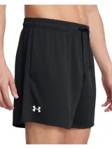 Short deportivo Under Armour modelo Tech 6in Mesh Shorts, color negro, confeccionado en tejido de malla transpirable con bolsillos laterales y cintura elástica.