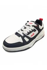 Championes deportivos Avia de color blanco, con diseño clásico de caña baja, pasadores de cordones y suela con plataforma amortiguada.