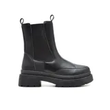 Bota casual negra de cuero sintético, estilo Chelsea, con elástico lateral y suela track.