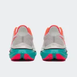 Championes de running Saucony Endorphin Speed 5, color blanco con detalles en naranja neón, verde lima, turquesa y fucsia. Presentan una placa de nailon y amortiguación PWRRUN PB.