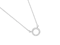 Collar de acero plateado con dije circular adornado con circonias engastadas en todo su contorno.