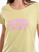 Remera color verde claro con estampado rosa con la frase "You Matter Then You Matter Now You Always Will".
