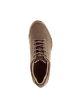 Championes Cat modelo Instruct, de estilo casual y flexible. Confeccionados en cuero color beige, cuentan con forro interno de malla respirable, plantilla EASE para mayor comodidad y suela de goma resistente.