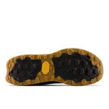 Championes de running New Balance Fresh Foam Hierro v7, color negro con suela marrón. Cuentan con tecnología Fresh Foam X en la entresuela para mayor amortiguación y suela Vibram® MEGAGRIP para un agarre superior.