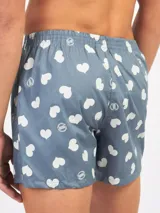 Bóxer de algodón blanco con estampado de flores pequeñas color celeste, con cintura elástica y logo de la marca en el centro.