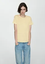Camiseta de manga corta con cuello redondo, confeccionada en lino con un corte ajustado y diseño recto.