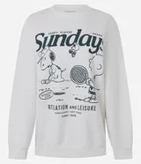 Buzo de algodón con felpa, color blanco, con cuello redondo y mangas largas. Presenta un estampado frontal con el personaje Snoopy y la palabra 'Sunday'.