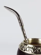 Bombilla de alpaca con diseño.