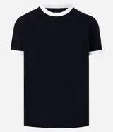 Remera de algodón color celeste con cuello redondo y bordes de mangas en color blanco. Presenta diseño de rayas dobles blancas en los hombros y mangas.