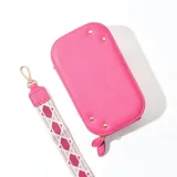 Porta celular fucsia con correa de tela estampada y detalles en simil cuero.