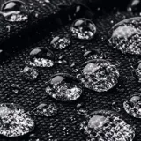 Riñonera Under Armour Loudon negra con logo blanco estampado en el frente y correa ajustable con el nombre de la marca.