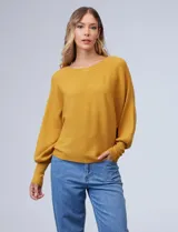 Buzo marca Cupio de tejido acanalado color azul. Tiene mangas largas estilo dolman y aplique de botones en la espalda.