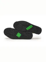 Championes Satorisan modelo Enso Twill Felt, diseño retro de inspiración skate en tonos verde militar, marrón y mostaza. Confeccionados en tejido twill y detalles en serraje, con cuello y lengüeta acolchados, cordones negros y suela de goma.