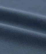 Camisa de hombre, corte slim, color blanco, confeccionada en algodón y poliéster con tecnología Easy Care que ofrece elasticidad y secado rápido. Presenta cuello inglés y manga larga con puño abotonado.