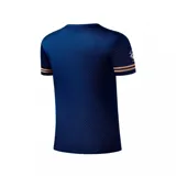 Remera de béisbol negra con textura de malla, cuello en V con botones y mangas cortas. Presenta el logo de Los Angeles Dodgers bordado en el pecho izquierdo y la inscripción Dodgers en el derecho.