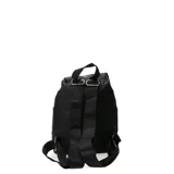 Mochila urbana de diseño compacto en color beige, con solapa frontal y cierre de hebilla. Cuenta con un bolsillo externo con cierre y parche con logo de la marca N+Club.