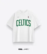 Remera blanca de algodón con el logo de los Boston Celtics en verde y el logo de la NBA.