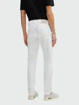Pantalón de jean blanco, corte slim fit, de algodón elastizado.