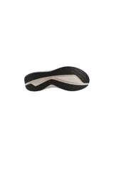 Championes urbanos Ecco Biom 2.2, color blanco con detalles en beige y dorado. Confeccionados en cuero y malla, con tecnología Biom Natural Motion y Lytr.