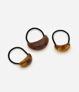 Set de tres gomitas para el pelo con elástico negro y adornos de resina en forma de media luna, con acabado brillante y tonos ámbar/marrón carey.