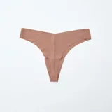 Pack de dos braguitas brasileñas de corte invisible, confeccionadas en microfibra lisa de color marrón, con diseño de tiro medio y acabado sin costuras.