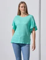 Blusa verde agua de algodón texturado, marca Ruby Rd, de manga corta con terminación amplia.