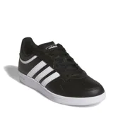 Championes urbanos Adidas modelo Hoops 4.0, de diseño inspirado en el básquet con caña baja. Presentan una base de cuero sintético negro con las icónicas tres tiras laterales en blanco y suela de goma blanca.