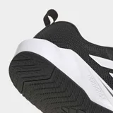Championes de entrenamiento Adidas Rapidmove Go, color negro con las tres tiras laterales en blanco y suela con tecnología Lightmotion. Presentan un diseño ligero y flexible con exterior textil, ideales para actividades de alta intensidad.