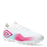 Championes de fútbol Umbro Vibe HG, color blanco con detalles en fucsia y turquesa. Presenta diseño aerodinámico con logo de la marca en el lateral y suela con tapones para césped natural.