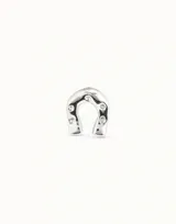 Aro piercing de plata con forma de herradura y pequeños brillantes incrustados.