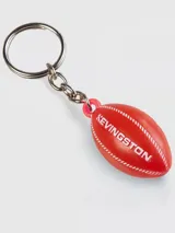 Llavero Kevingston con dije de pelota de rugby de goma roja y herrajes metálicos plateados.