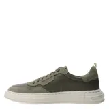 Championes urbanos Democrata modelo Triada, color gris, confeccionados en una combinación de cuero liso y gamuza. Presentan cierre con cordones, suela de goma texturizada en tono crema y logo de la marca grabado en el lateral y en la suela.