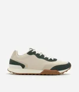 Championes de estilo jogging con diseño de paneles en tonos beige y verde oscuro. Presentan una combinación de malla técnica y refuerzos en material sintético, con suela dentada en color marrón y entresuela blanca.