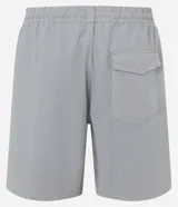 Bermuda de tejido plano texturizado color marrón, con bolsillos laterales, cintura elástica y cordón de ajuste.