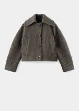 Chaqueta de mezcla de lana con diseño de pata de gallo en tonos marrones y verdes, corte oversize, cuello camisero, manga larga, cierre frontal con botones y dos bolsillos laterales.