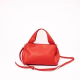 Bandolera roja de cuero sintético con correa larga regulable y asa corta.