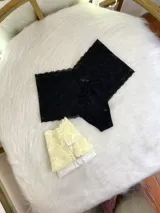 Pack de tres bombachas hipster tiro alto de encaje en colores negro, blanco y champagne.