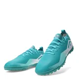 Championes de fútbol Umbro Vibe TF, color verde agua con detalles en blanco. Diseñados para césped sintético, cuentan con suela con tapones pequeños para mayor tracción y estabilidad.